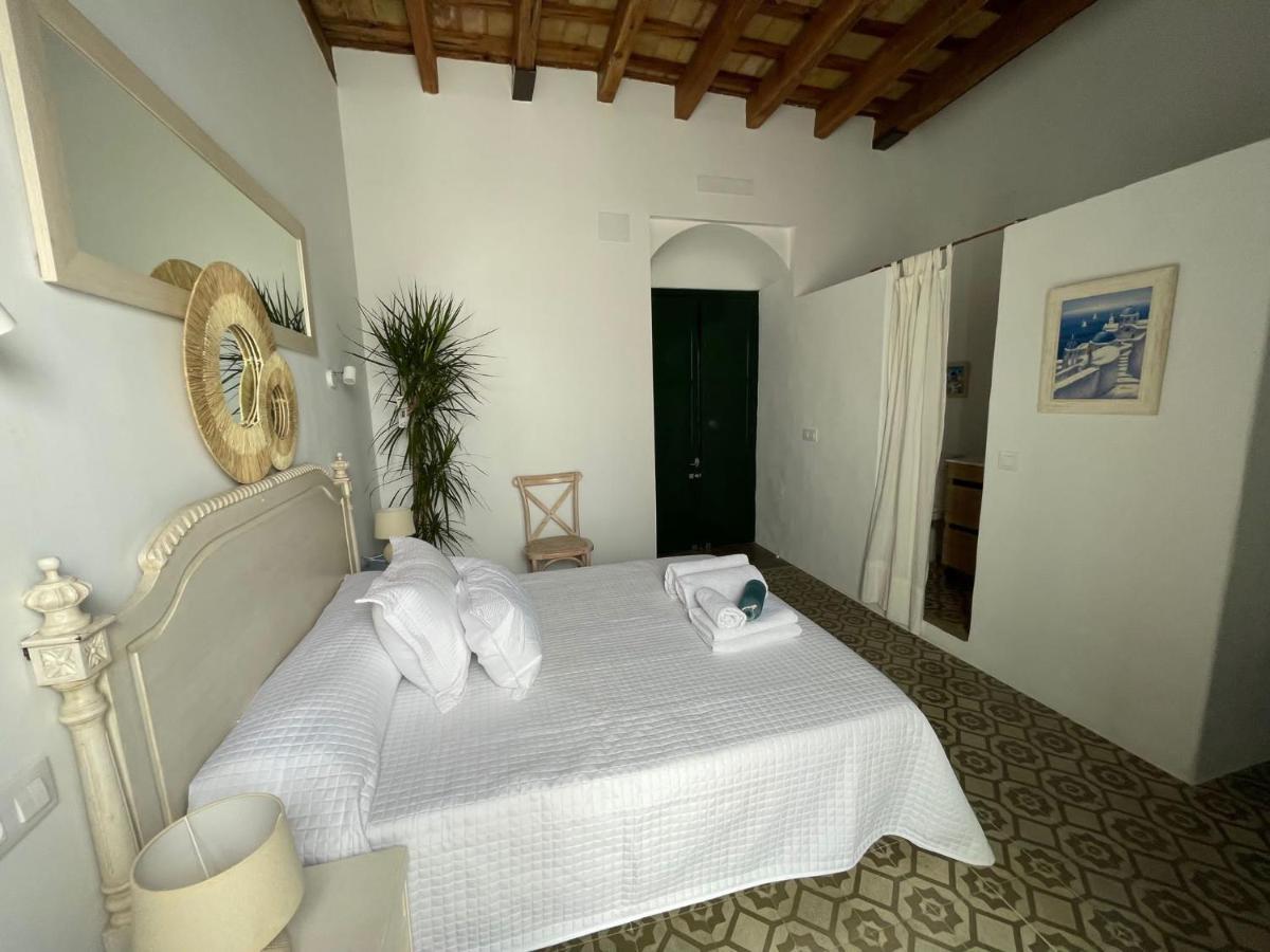 Dona Lola Rooms Коніль-де-ла-Фронтера Екстер'єр фото